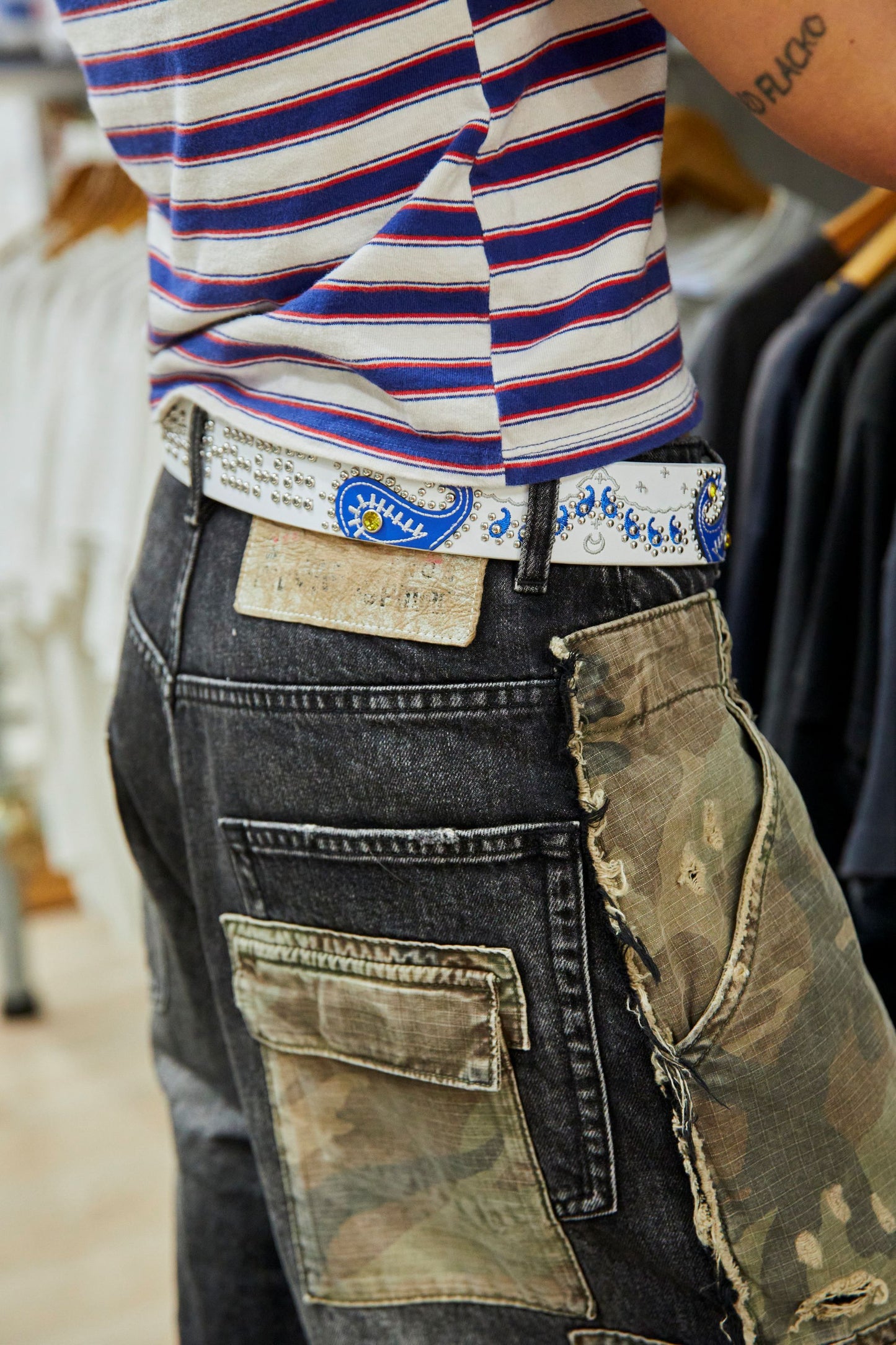 WHITE PAISLEY RIVET BELT